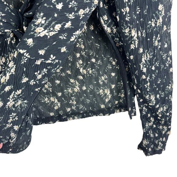 ASTR The Label Black Ivory Floral V-Neck Long Sleeve Sheer Crinkle Blouse Size M - Picture 6 of 8